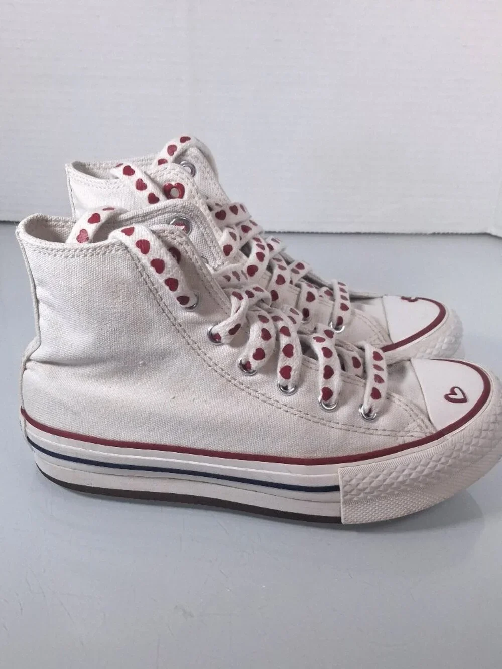 Converse All Star High Top Sneakers Girls Size 3 White Hearts Chuck Taylor Shoes